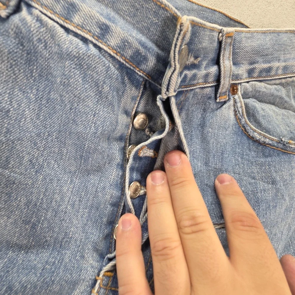 VTG Levis 501 Jeans‎ Mens Blue Med Wash Straight Button Fly USA Fits 32x32